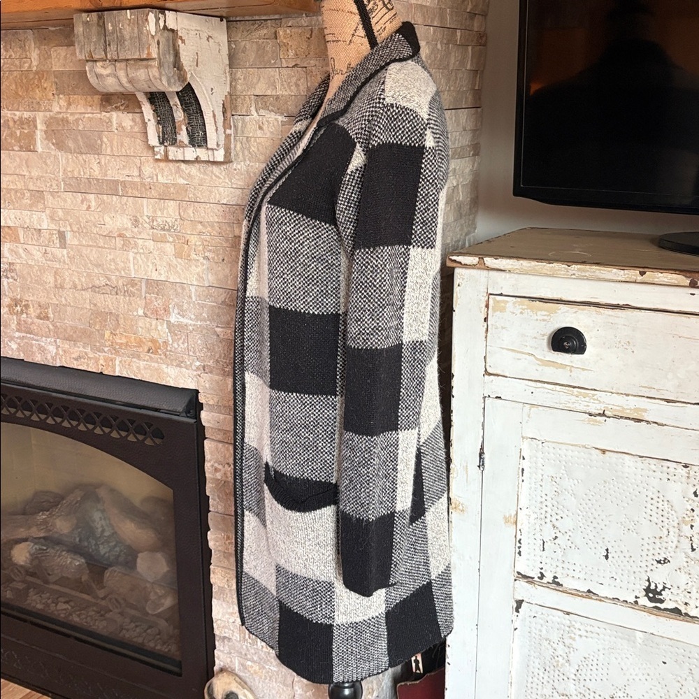 Love Tree black and gray checker block open front long line 2 pocket cardigan - Picture 7 of 16